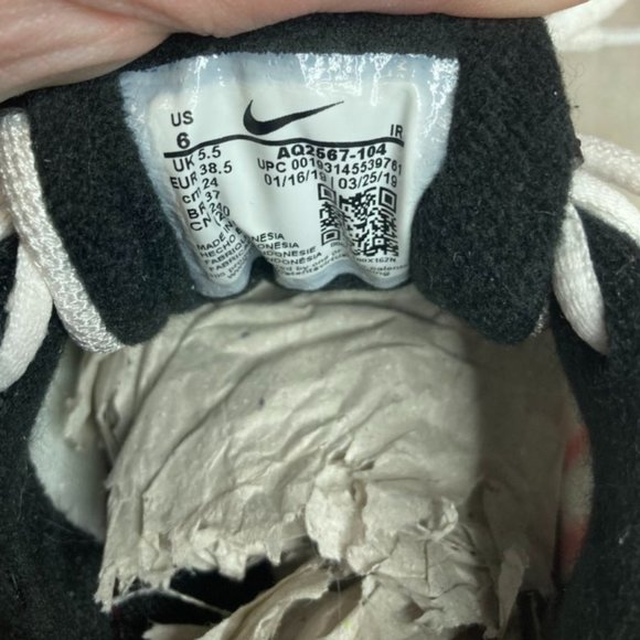 Athletic_Shoes